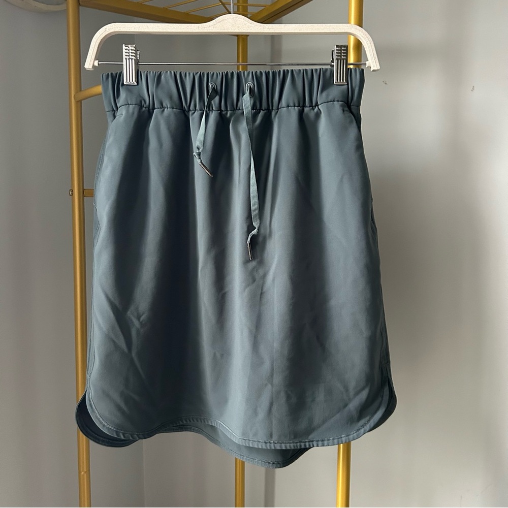 Lululemon Athletica On The Fly Woven drawstring Skirt in grayish green size 6 - Picture 3 of 10
